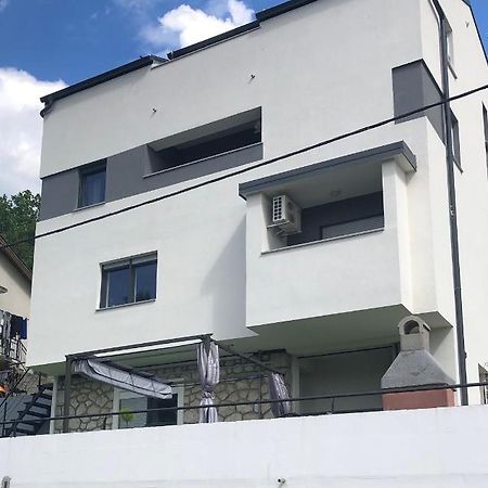 Apartments Jaki 茨里克韦尼察 外观 照片