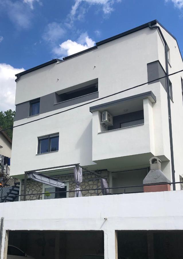Apartments Jaki 茨里克韦尼察 外观 照片