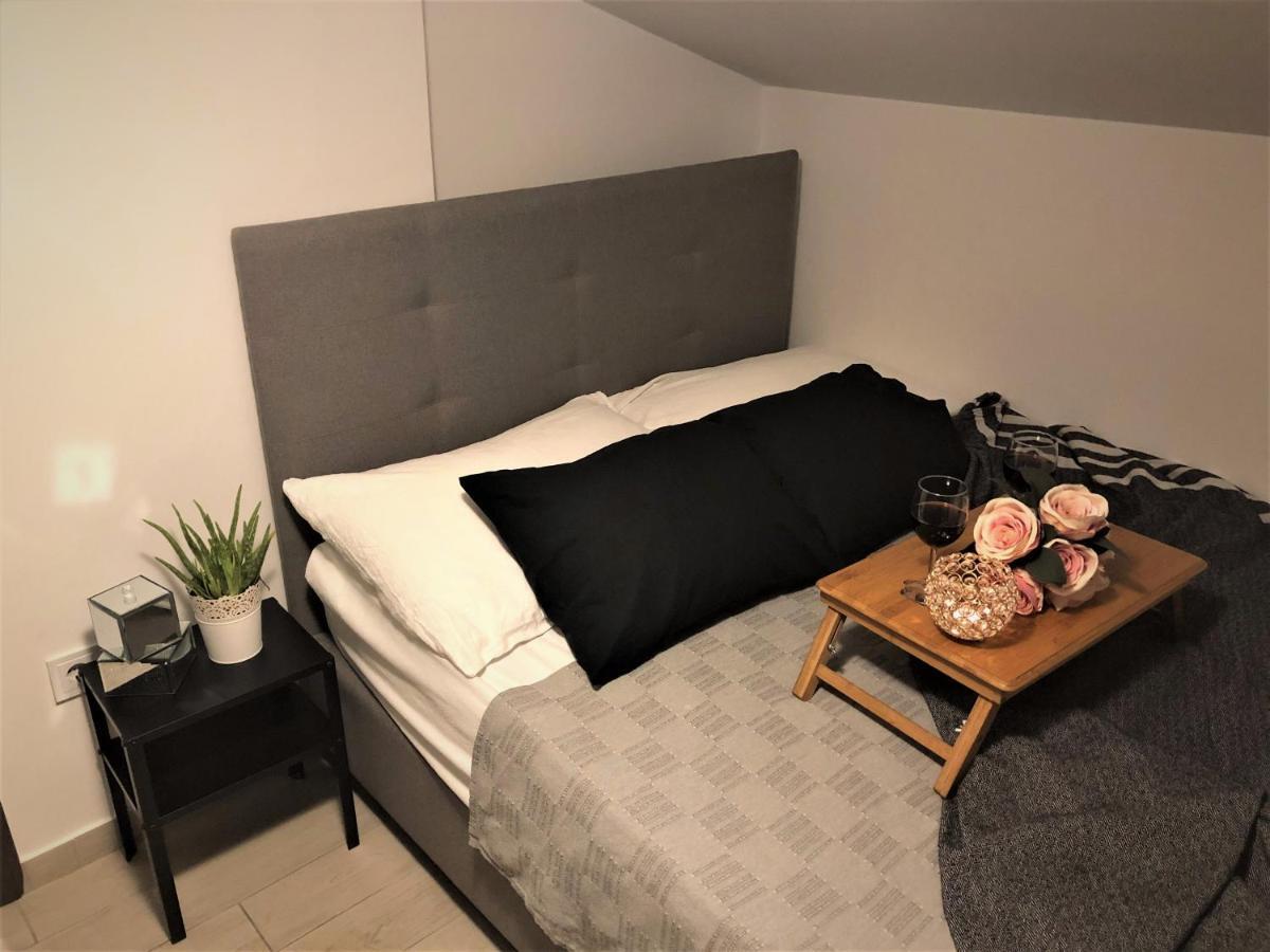 Apartments Jaki 茨里克韦尼察 外观 照片