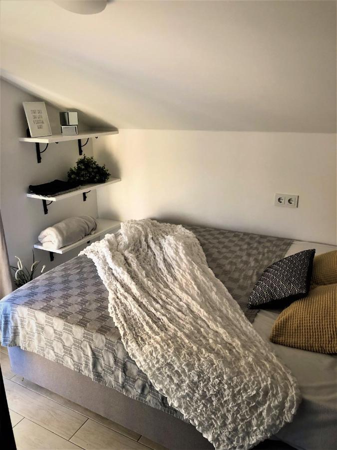 Apartments Jaki 茨里克韦尼察 外观 照片